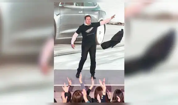 Elon Musk realiza atrevido baile para celebrar logro en evento [VIDEO]