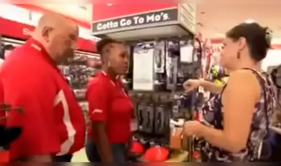 Trabajadora de supermercado capacita a anciano novato, sin saber su verdadera identidad [VIDEO]