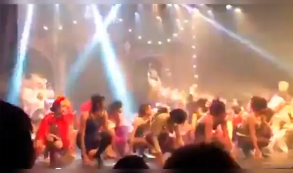 Bailarines derriban un escenario y caen estrepitosamente mientras celebraban su presentación [VIDEO]