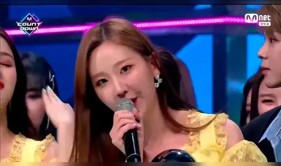 Miembros de MOMOLAND lloran al ganar premio musical tras escándalo de manipulación