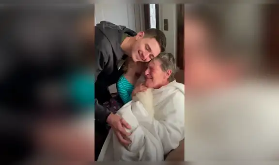 Joven sorprende a su madre con un cachorro y ella se emociona al descubrir el regalo [VIDEO] 
