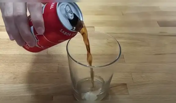 Arrojan abundante Coca Cola y leche en experimento casero y resultado sorprende a todos [VIDEO]