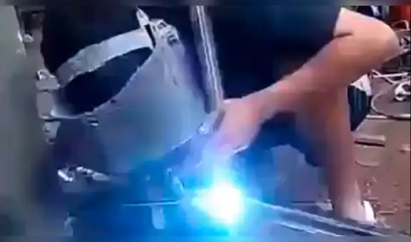 Facebook viral: soldador comete ‘penoso’ error en su trabajo y tuvo que ser auxiliado por sus compañeros