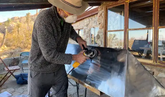 Grupo de artistas se atribuye autoría de monolitos hallados en diversos países