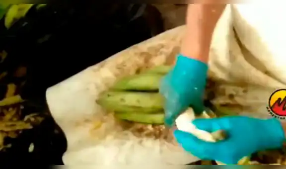 Joven usa peculiar truco para pelar decenas de plátanos en segundos [VIDEO]
