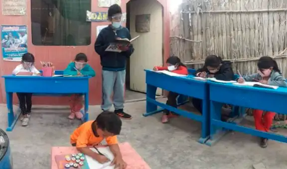 Adolescente convirtió su casa en escuela y enseña a niños que no tienen acceso a educación virtual