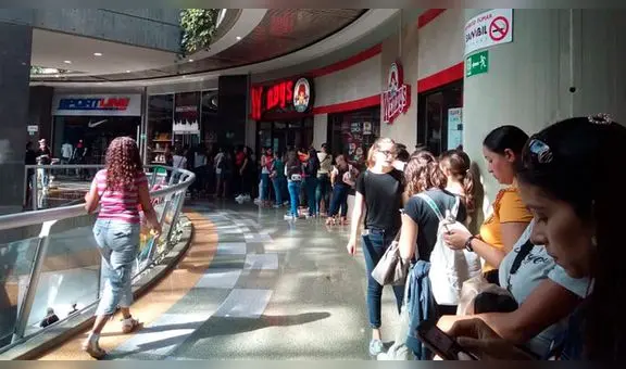 Venezolano ahorro un año para comprarse zapatillas en el primer ‘Black Friday’ de ese país