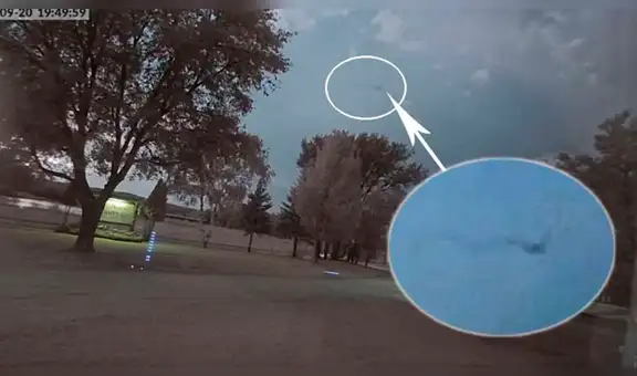 Insólito objeto genera terror tras volar por el cielo durante una tormenta eléctrica [VIDEO]