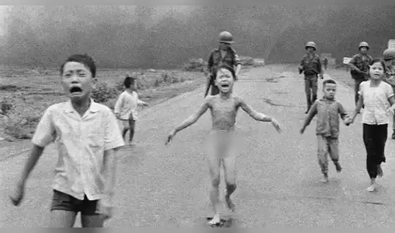 ‘La niña de Napalm’ revela que deseó haber muerto en el ataque del que fue víctima