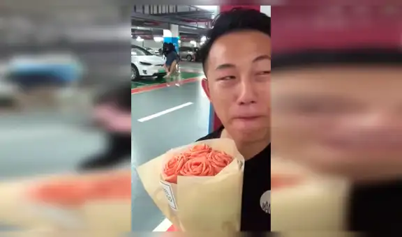 Facebook viral: furor por joven que descubrió infidelidad cuando regalaba flores [VIDEO]