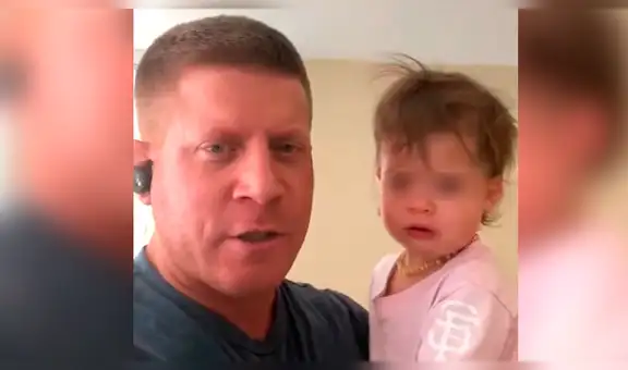 Astuto papá usa peculiar ‘truco’ para hace que sus hijas dejen de llorar [VIDEO]