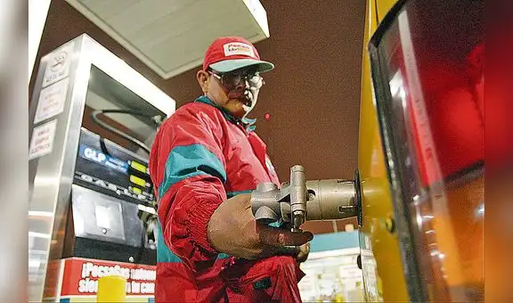 Petroperú aclara por qué la reducción global del precio de combustibles no llega al mercado local
