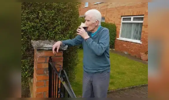 Hombre sorprende a su padre llevándole su cerveza preferida a su casa en plena pandemia  [FOTOS]