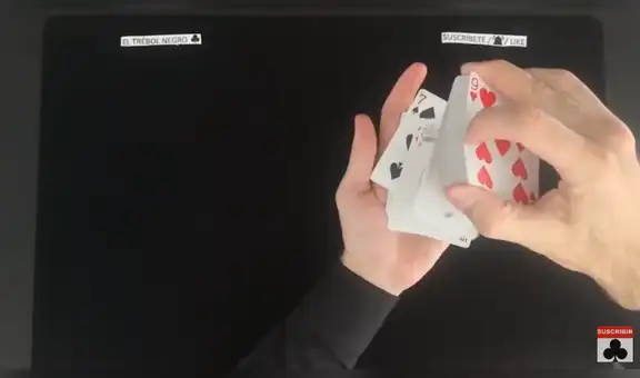 Mago enseña increíble truco para ‘transportar’ una carta de un lugar a otro [VIDEO]