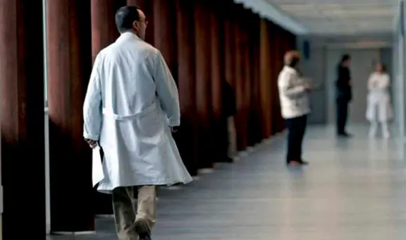 Sentencian a 20 años de cárcel a médico por abusar sexualmente de decenas de menores