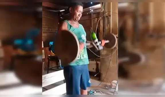 Facebook viral: hombre se motiva con una botella de alcohol para realizar rutina de ejercicios [VIDEO] 