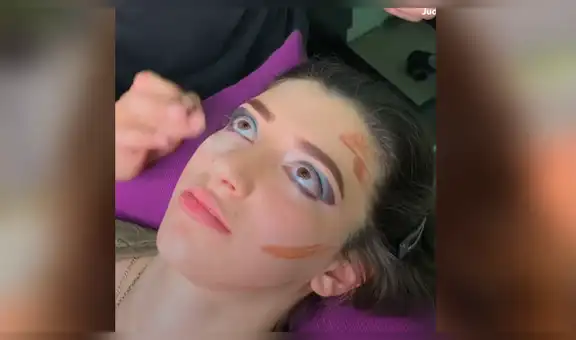 Asiste a salón de belleza para un cambio de ‘look’ y radical transformación sorprende [VIDEO]