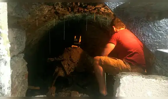 Hombre remodelaba su casa sin imaginar que descubriría túnel secreto con misteriosos restos [FOTOS]