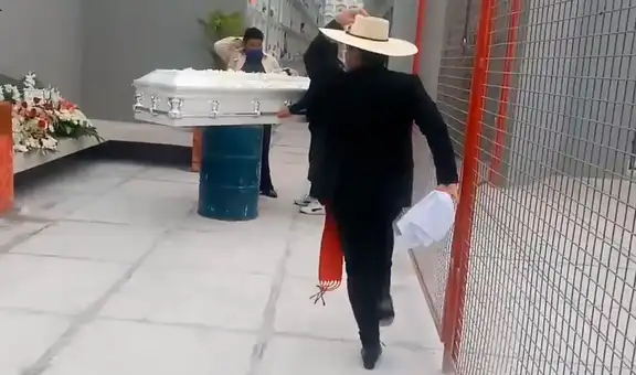 Joven baila marinera frente al ataúd de su madre y le dedica homenaje para despedirse de ella [VIDEO]