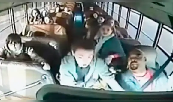 Facebook: conductor de movilidad escolar se desmaya y alumnos viven pesadilla