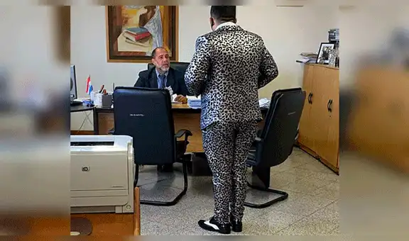 Abogado es impedido de ingresar a una audiencia debido a su llamativa vestimenta [FOTOS]