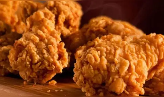 Prepara un pollo al estilo de KFC en casa con esta sencilla receta [VIDEO]