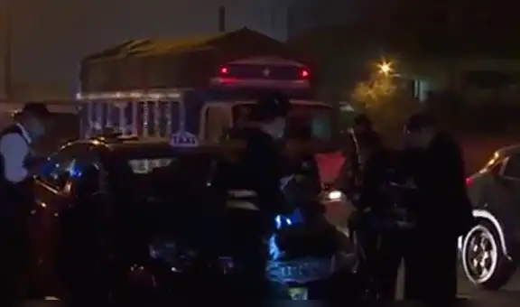 Los Olivos: asesinan a balazos a dos personas dentro de taxi en la Panamericana Norte [VIDEO]