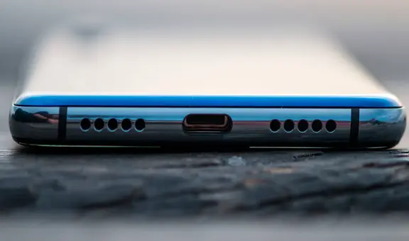 ¿Cómo usar tus auriculares de cable en un teléfono moderno que no posee ese puerto circular?