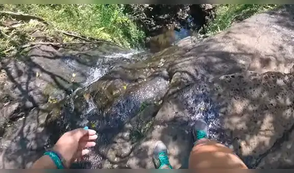 Mujer graba excursión en montaña y capta su propia caída de una cascada de 15 metros [VIDEO]