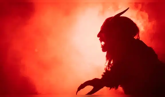 Conoce al siniestro Santa Claus que castiga a los “niños malos” en Navidad [VIDEO]