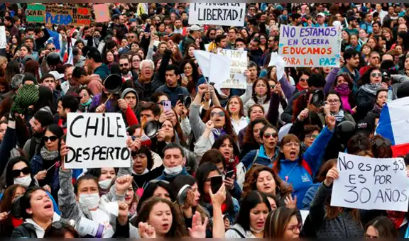 Uruguayos entonan ‘El baile de los que sobran’ como muestra de apoyo a pueblo chileno [VIDEO]