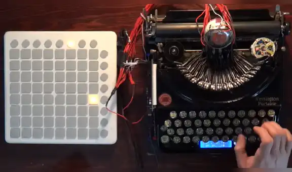 Convierte antigua máquina de escribir en potente caja de ritmos para tocar música electrónica [VIDEO]