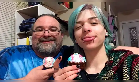 Orgulloso padre organiza una fiesta para celebrar el cambio de sexo de su hijo [VIDEO]