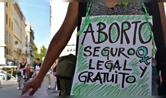 ¿Qué significa el pañuelo verde que las feministas peruanas atan a sus mochilas y carteras?