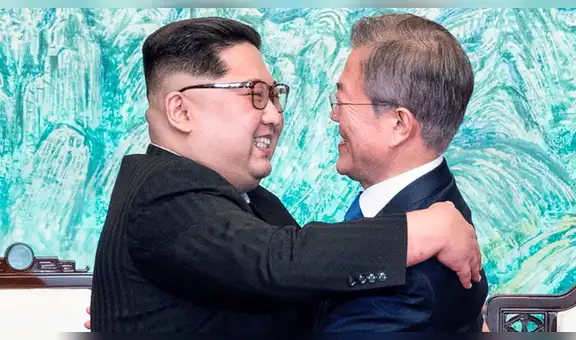 El abrazo de la paz entre Kim y Moon, reacciones y análisis