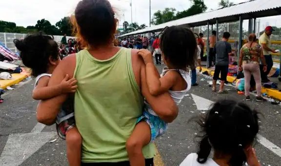 Migrantes exigen servicios básicos en campamentos de la frontera entre México y EE. UU.