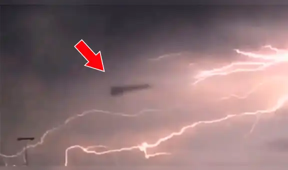 YouTube viral: graban a 'OVNI' de forma triangular atrapado en una tormenta eléctrica [VIDEO]