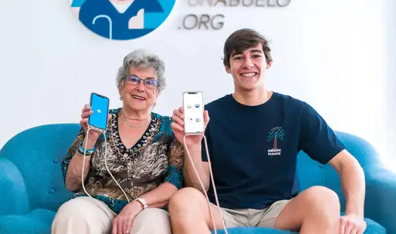 Adopta a un abuelo: así funciona la app española que permite hacer compañía a adultos mayores