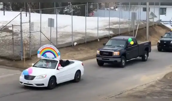 Familia realiza desfile de automóviles para celebrar el cumpleaños de abuela en medio de la cuarentena [VIDEO]