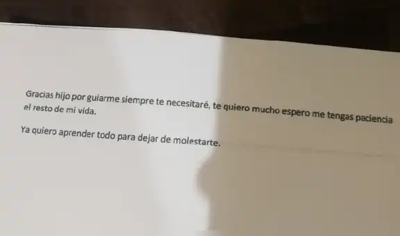 Joven ayuda a su mamá docente a usar la impresora y recibe un tierno mensaje de parte de ella [FOTOS]