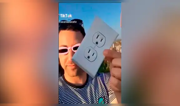 Chico ‘trol’ coloca falso tomacorriente en evento público y sucede algo insólito [VIDEO]