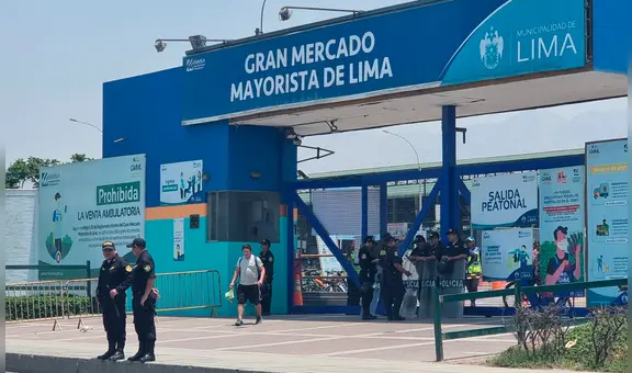 Policía refuerza seguridad en el mercado de Santa Anita ante presencia de protestantes