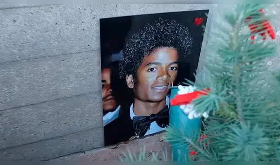 Visitan tumba de Michael Jackson y encuentran desgarrador mensaje que emociona a fans [VIDEO]