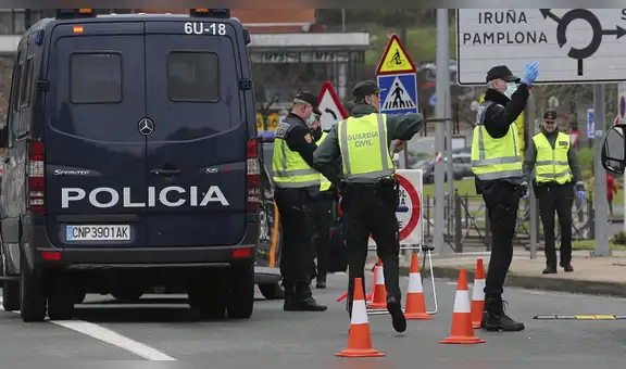Mujer con coronavirus escupe a 7 oficiales luego de ser detenida por violencia   