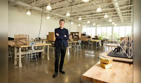 Charla sobre arte y tecnología de Gabriel Kaprielian en Incubator Lima 2000