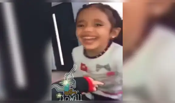 Vía Facebook: Niña juega feliz con su madre y ella le hace cruel broma [VIDEO]