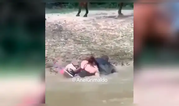 Pareja se sube a caballo para dar un paseo y este reacciona de la peor forma al sentir su excesivo peso [VIDEO]