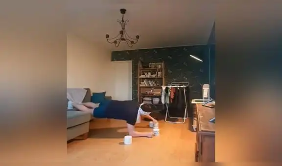 Joven aprovecha exceso de papel higiénico y lo usa para hacer rutina de ejercicios [VIDEO]