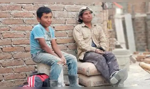 Niño trabajó como albañil para ayudar a su familia y universidad le regaló una beca completa [VIDEO]