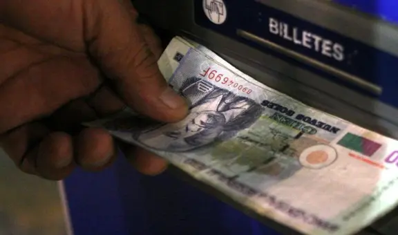 ¿Qué debo hacer si el cajero automático me da un billete falso o un monto menor al que solicité?